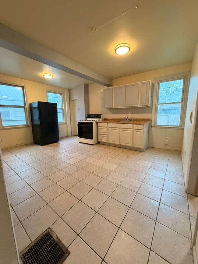 252 3rd Ave, Unit 1 in Troy, NY - Building Photo - Building Photo