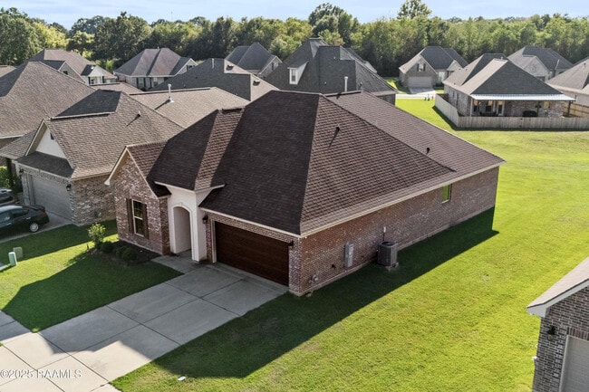 120 Sugar Crest Dr in Youngsville, LA - Building Photo - Building Photo