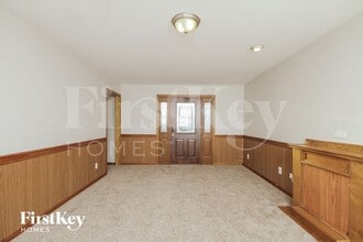 1370 Robinwood Dr in Aurora, IL - Building Photo - Building Photo