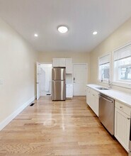 8 Claremon St, Unit 1 in Somerville, MA - Building Photo - Building Photo