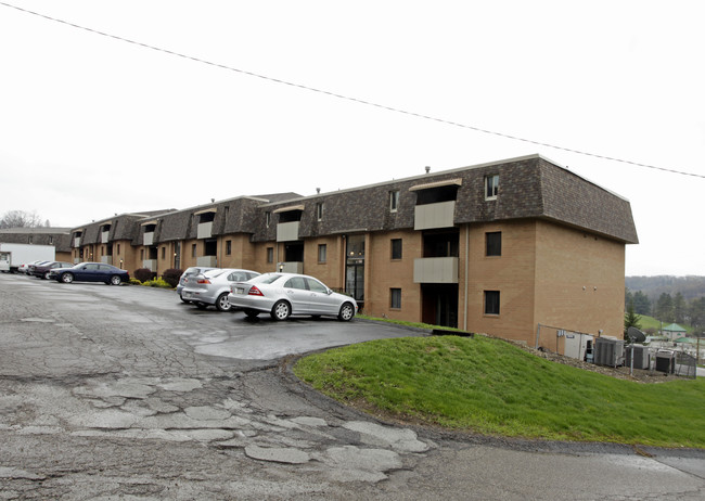 Surry Garden in Bethel Park, PA - Foto de edificio - Building Photo