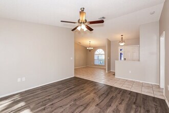 2444 Briar Oak Cir in Sarasota, FL - Building Photo - Building Photo
