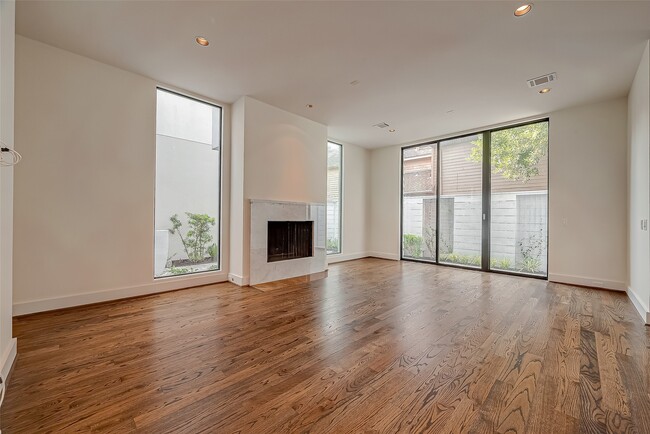 property at 2114 Potomac Dr