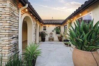 16935 Eagle Peak Rd in Riverside, CA - Foto de edificio - Building Photo