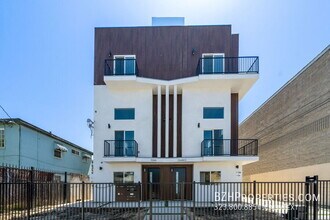 11348 Hatteras St-Unit -11348 in Los Angeles, CA - Building Photo - Building Photo