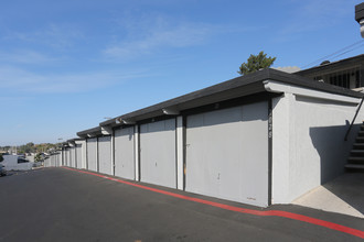 1010-1052 Clearbrook Ln in Vista, CA - Building Photo - Building Photo