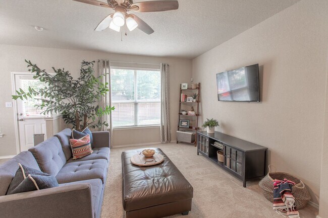 12158 Karnes Way in San Antonio, TX - Building Photo - Building Photo