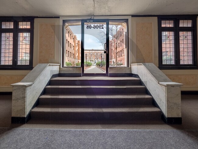 908 W George St, Unit #2912-G-F in Chicago, IL - Foto de edificio - Building Photo