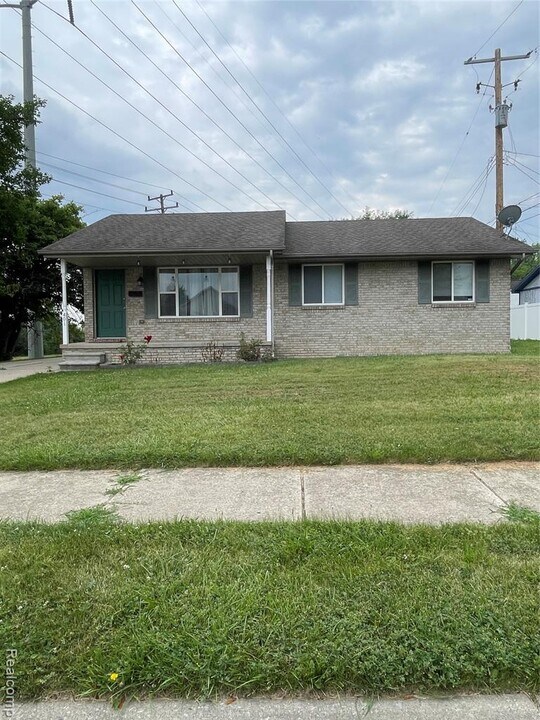 401 Buffalo Ave in Trenton, MI - Building Photo