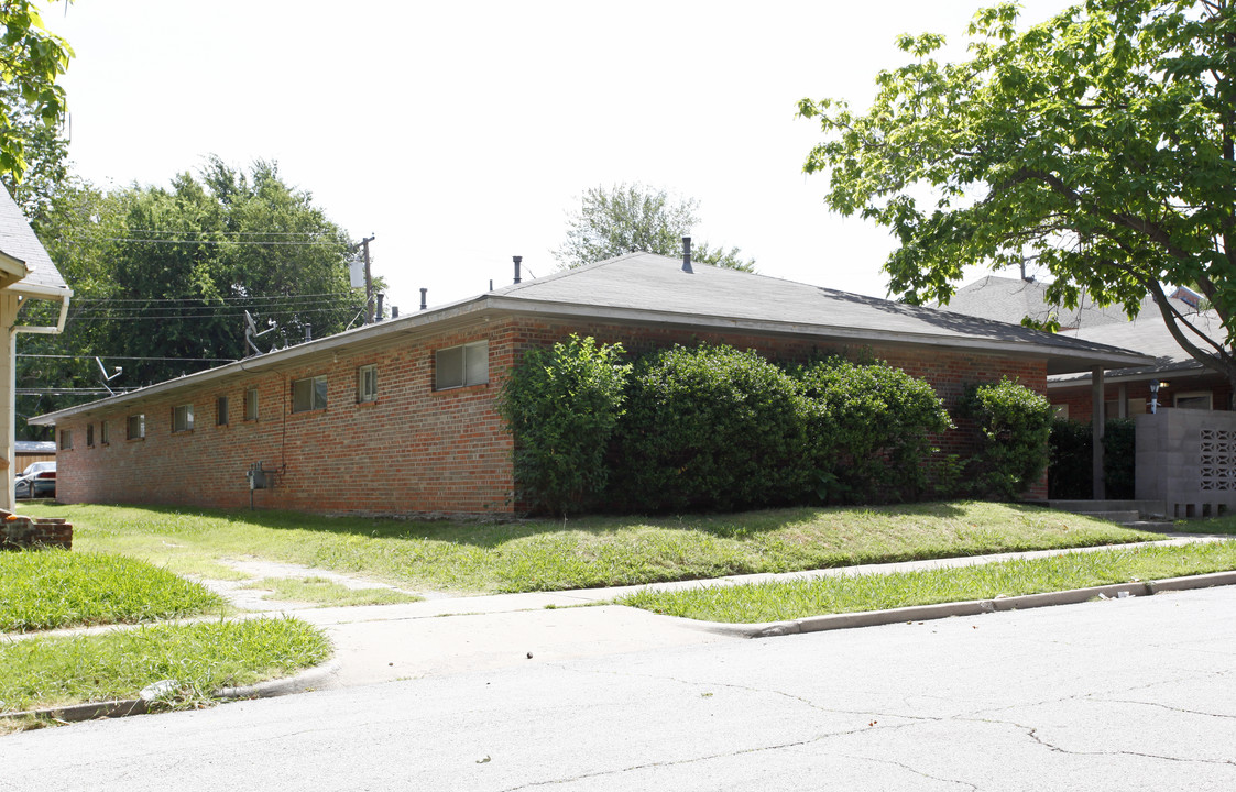 1225 S Quincy Ave in Tulsa, OK - Foto de edificio