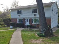 3839 Sleepy Hollow Ln