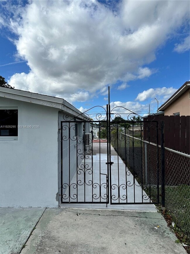 2140 N 62nd Ave-Unit -0 in Hollywood, FL - Building Photo - Building Photo