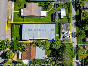 2432 Sherman St in Hollywood, FL - Building Photo - Building Photo