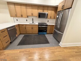 438 S 11th St in Newark, NJ - Building Photo