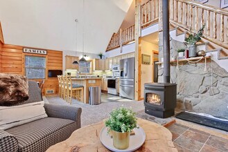 1697 Warren Wagon Rd in Mccall, ID - Building Photo - Building Photo