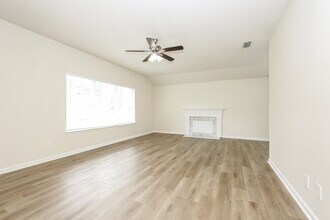 492 Cedar Park Cir in La Vergne, TN - Building Photo - Building Photo