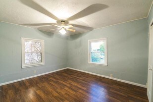 2235 Hamilton Ave in Columbus, OH - Building Photo