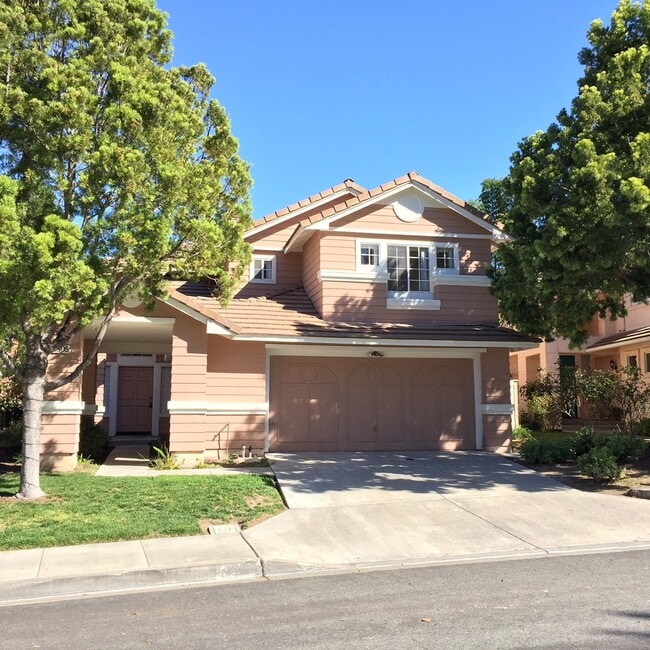 2305 Eastridge Loop