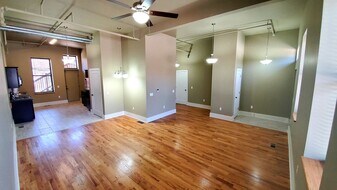 903 N 17th St in Omaha, NE - Building Photo