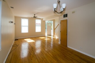 1738 W Nelson St, Unit 2 in Chicago, IL - Foto de edificio - Building Photo
