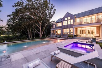 60 Woodland Dr in Sag Harbor, NY - Building Photo - Building Photo