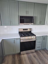 11204 Sylvan St in Los Angeles, CA - Building Photo - Building Photo