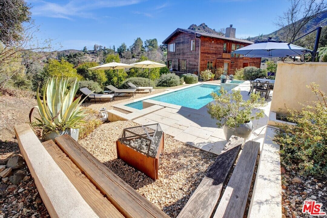 1850 Olivera Dr in Agoura Hills, CA - Building Photo