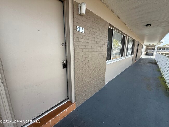 800 N Fiske Blvd in Cocoa, FL - Foto de edificio - Building Photo