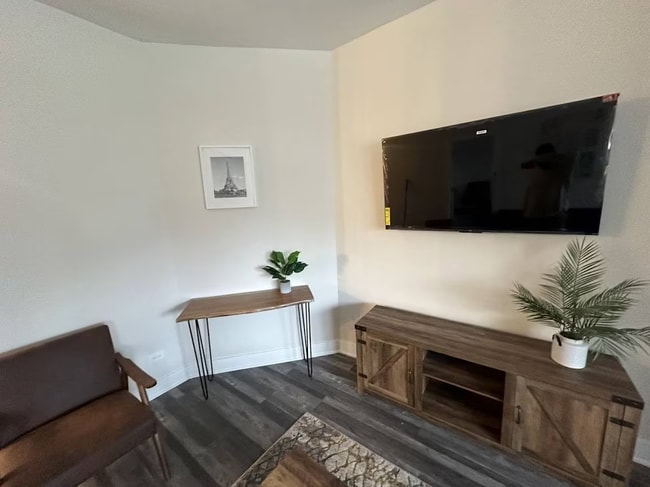 2344 S Ridgeway Ave, Unit 2nd Floor Unit in Chicago, IL - Building Photo - Building Photo