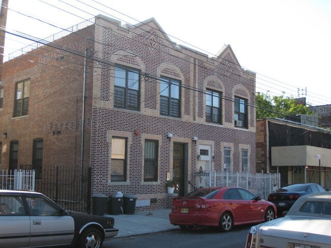 619 Linwood St in Brooklyn, NY - Building Photo - Building Photo