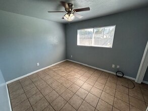 419 W Walnut Ave in Visalia, CA - Building Photo - Building Photo