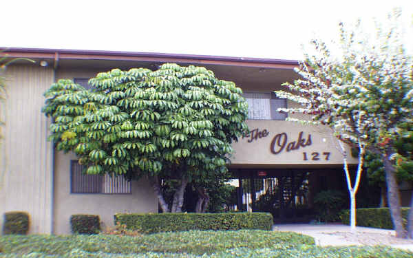 127 W Live Oak in San Gabriel, CA - Foto de edificio