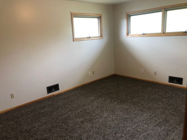 property at 1519 E Divide Ave