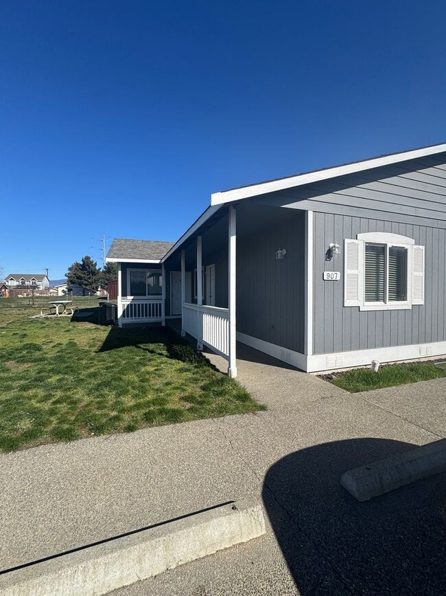 907 E White Birch Ave in Ellensburg, WA - Building Photo - Building Photo