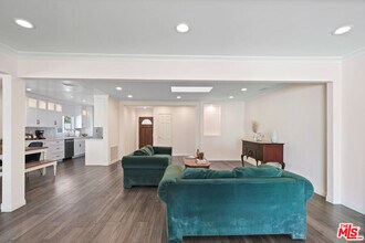 4875 Bluebell Ave in Los Angeles, CA - Building Photo - Building Photo