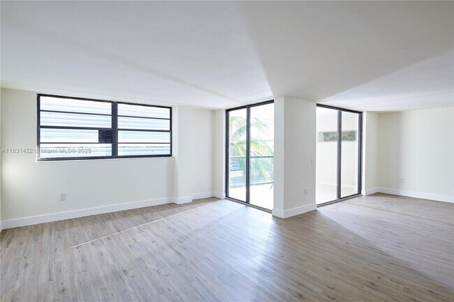 5845 Collins Ave in Miami Beach, FL - Building Photo - Building Photo
