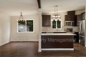 12126 SE 160th St in Renton, WA - Foto de edificio - Building Photo