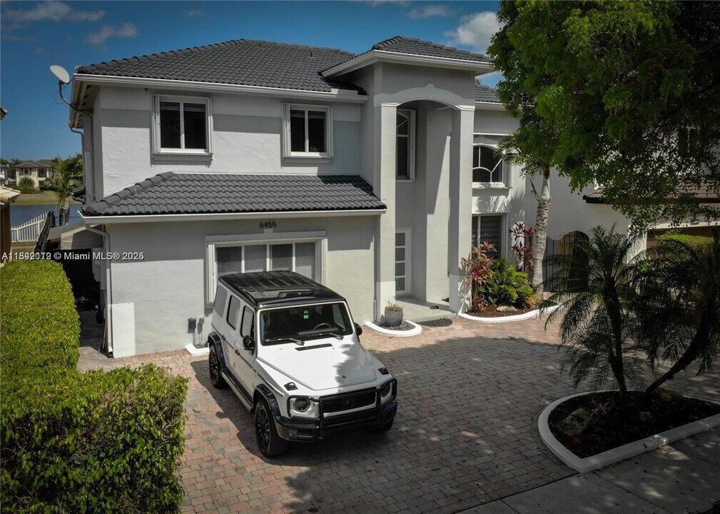 6455 SW 158th Pass in Miami, FL - Building Photo