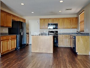 6490 Albina Creek St in Las Vegas, NV - Foto de edificio - Building Photo
