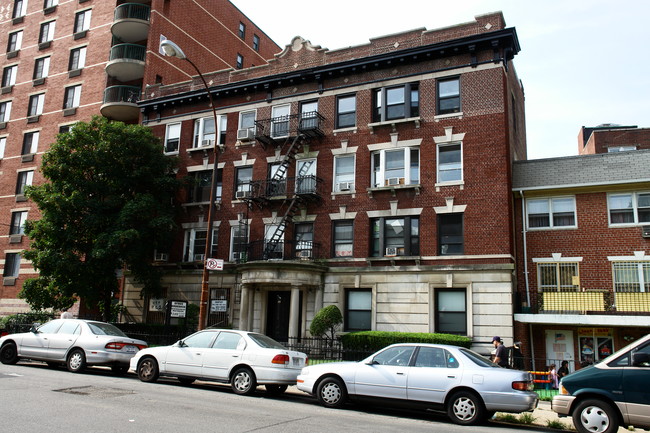 4214 UNION St in Flushing, NY - Foto de edificio - Building Photo