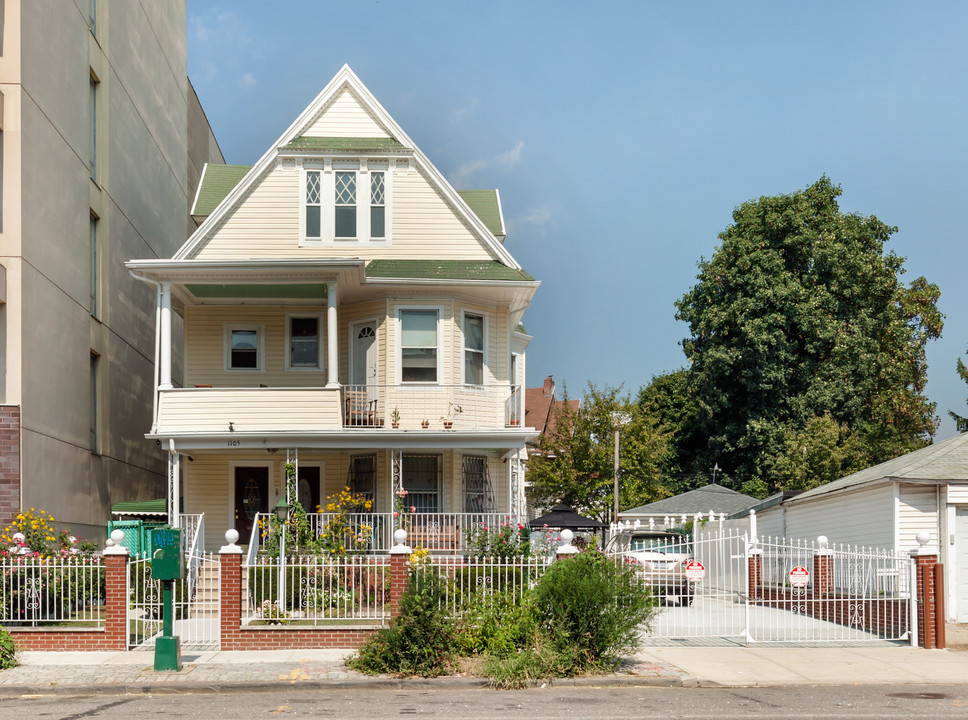 1105 Cortelyou Rd in Brooklyn, NY - Building Photo