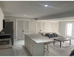 7390 Barberry Ln in Manlius, NY - Building Photo - Building Photo