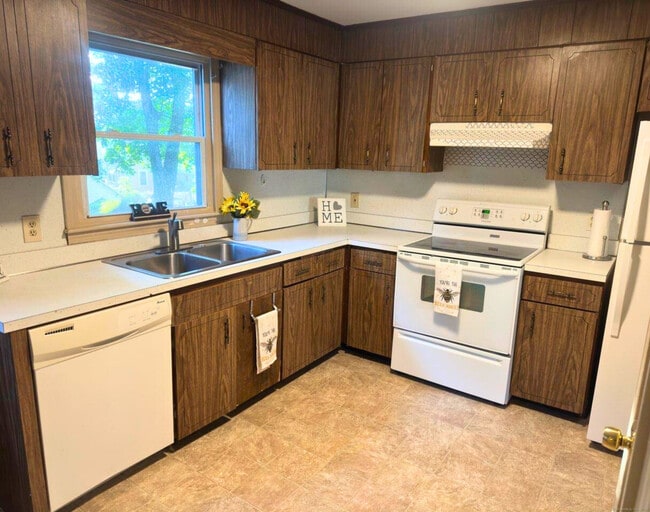 537 Boswell Ave in Norwich, CT - Building Photo - Building Photo