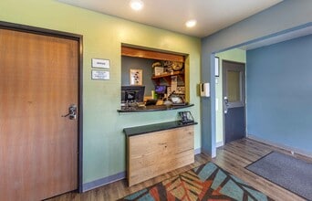 Furnished Studio-Oklahoma City - Bethany in Oklahoma City, OK - Foto de edificio - Building Photo