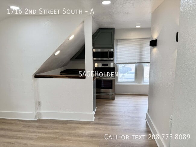property at 1716 2nd St S