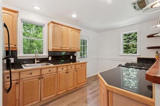 4 East End Ave in East Quogue, NY - Building Photo - Building Photo