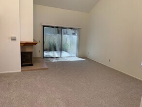 1340 El Lazo Ct in Camarillo, CA - Building Photo - Building Photo