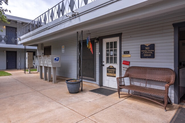 Ashwood Court in Lubbock, TX - Foto de edificio - Building Photo