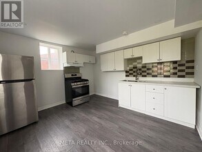 35 Duncombe Blvd in Toronto, ON - Building Photo - Building Photo