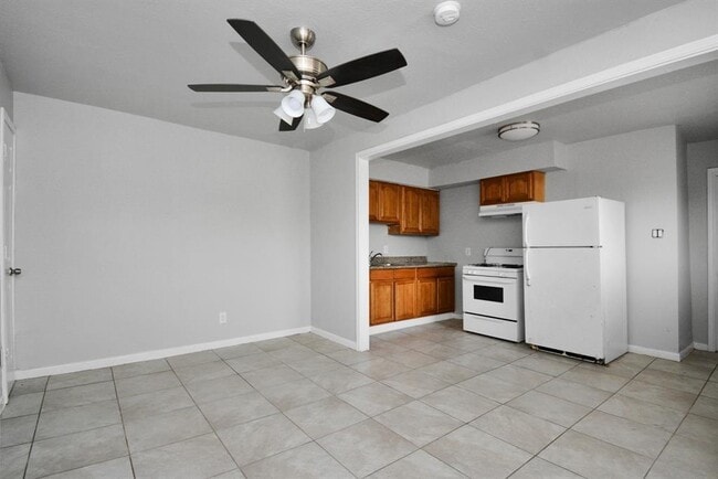 8127 Colonial Ln photo'